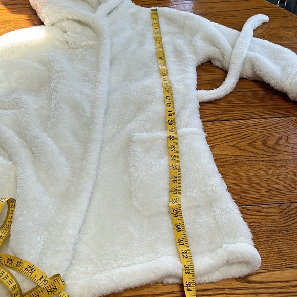 Z Supply white furry plush belted robe with pockets. Good condition. Size M/L. - Picture 8 of 10